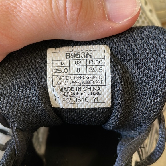 ASICS athletic basketball/volleyball shoes - Picture 3 of 4